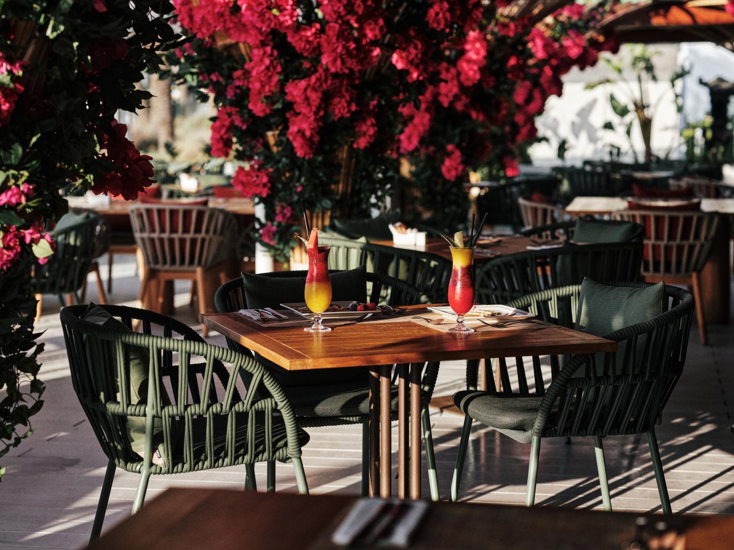 Restaurantterras buiten — The Unexpected Ibiza Hotel