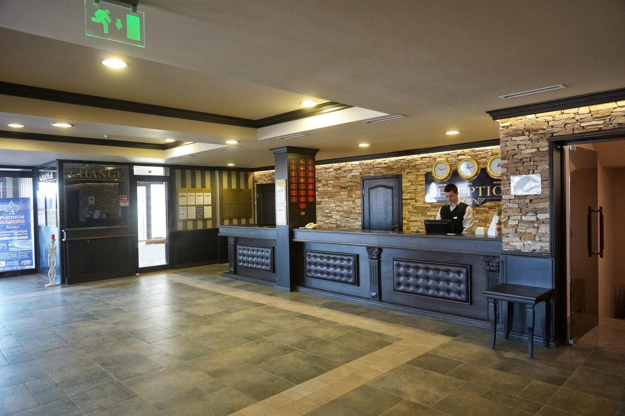 Royal Park Apartments image 3