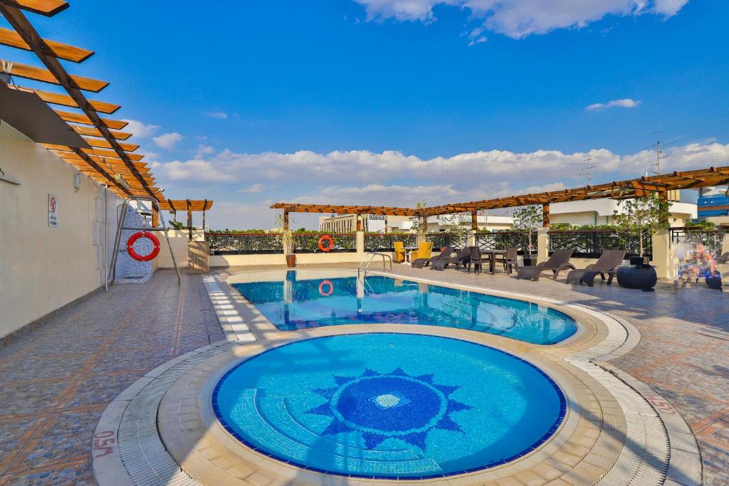 Landmark Summit Hotel.