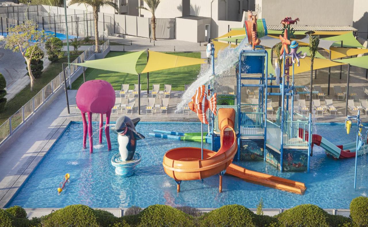 een zwembad met een waterpark met een waterglijbaan bij V Hotel Sharm El Sheikh in Sharm El Sheikh