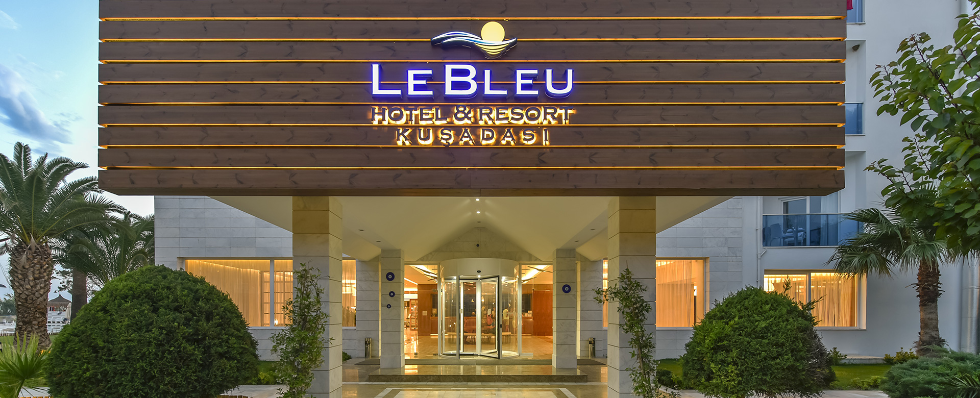 Le Bleu Hotel & Resort image 1