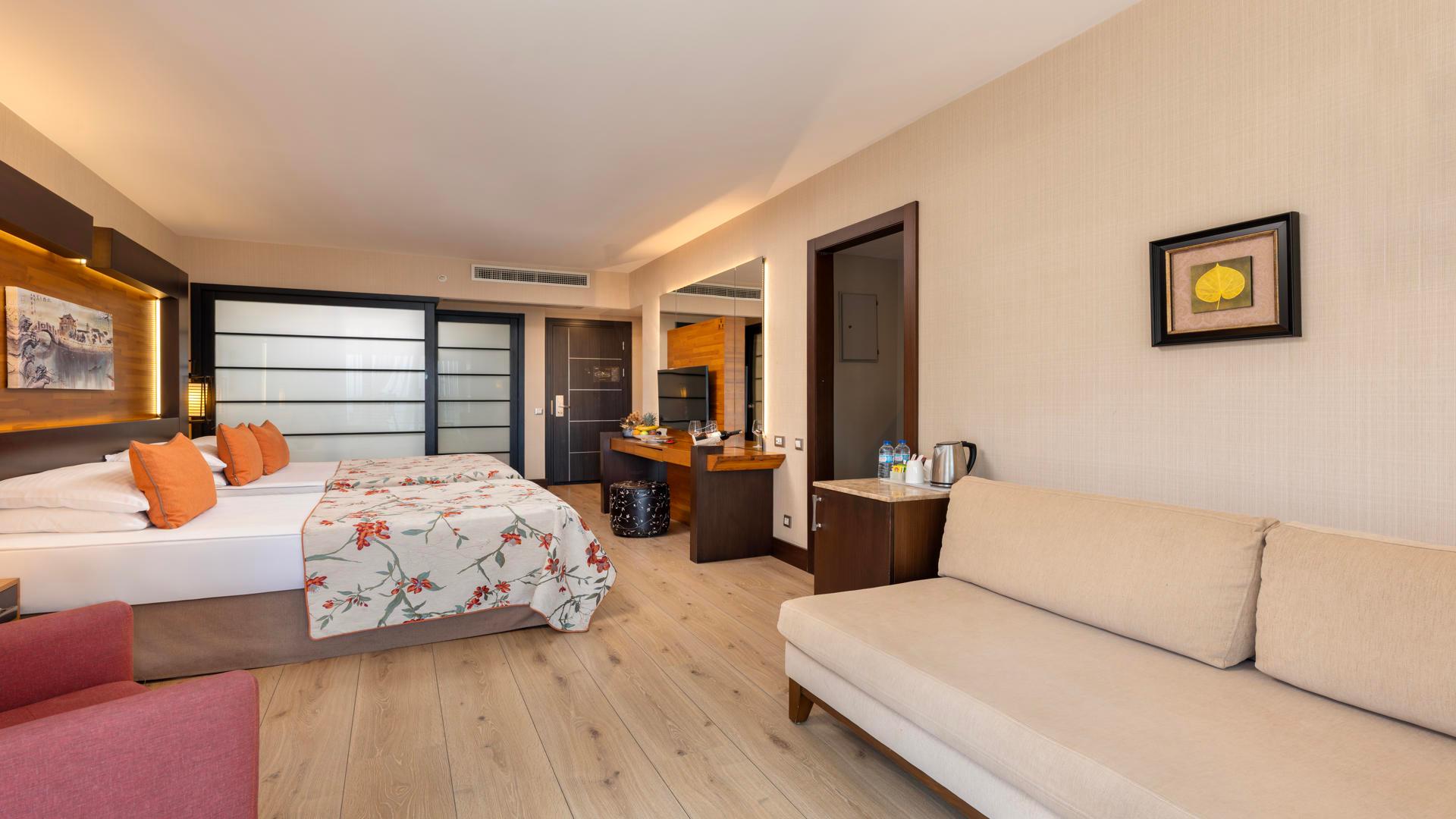 Limak Lara Deluxe Hotel & Resort image 1