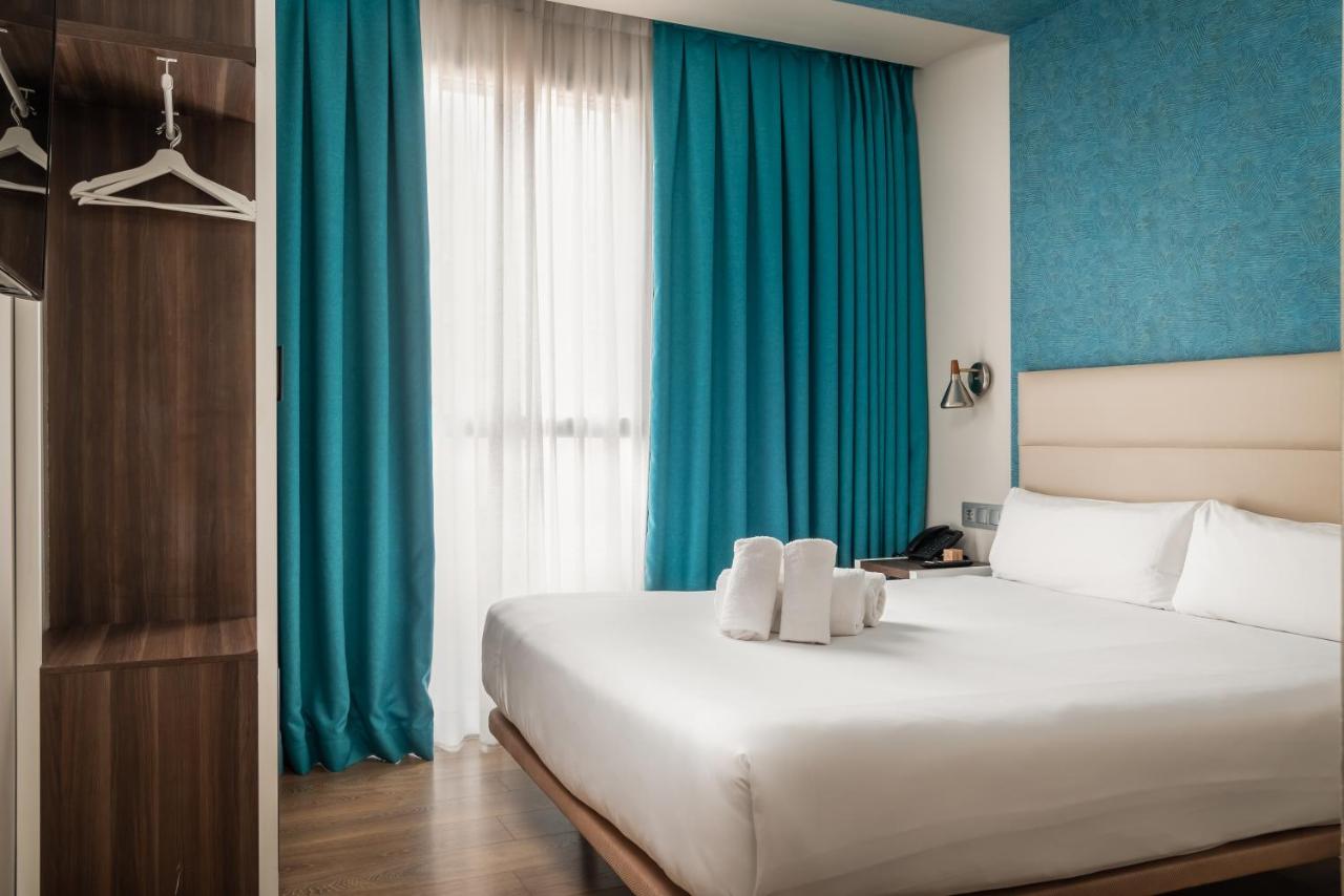 Arya Stadium Hotel foto 2