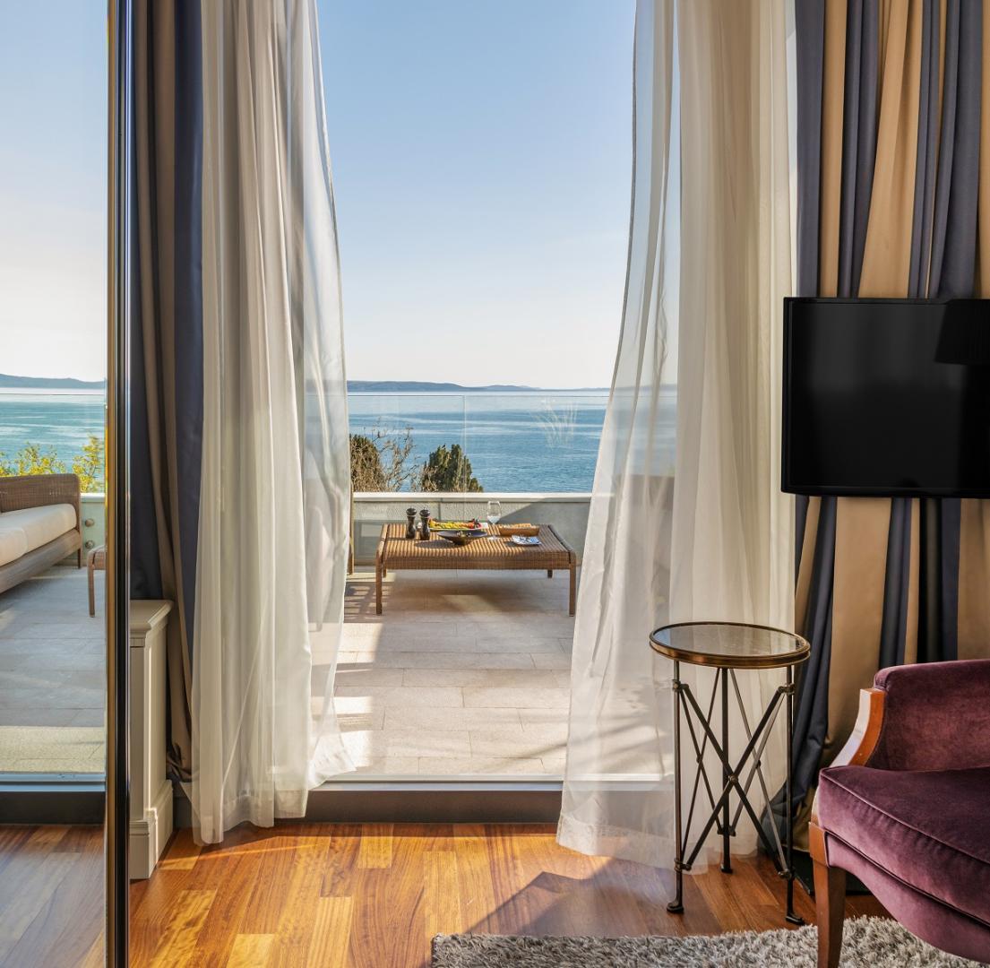 Privéstrand met parasols — Hotel Park