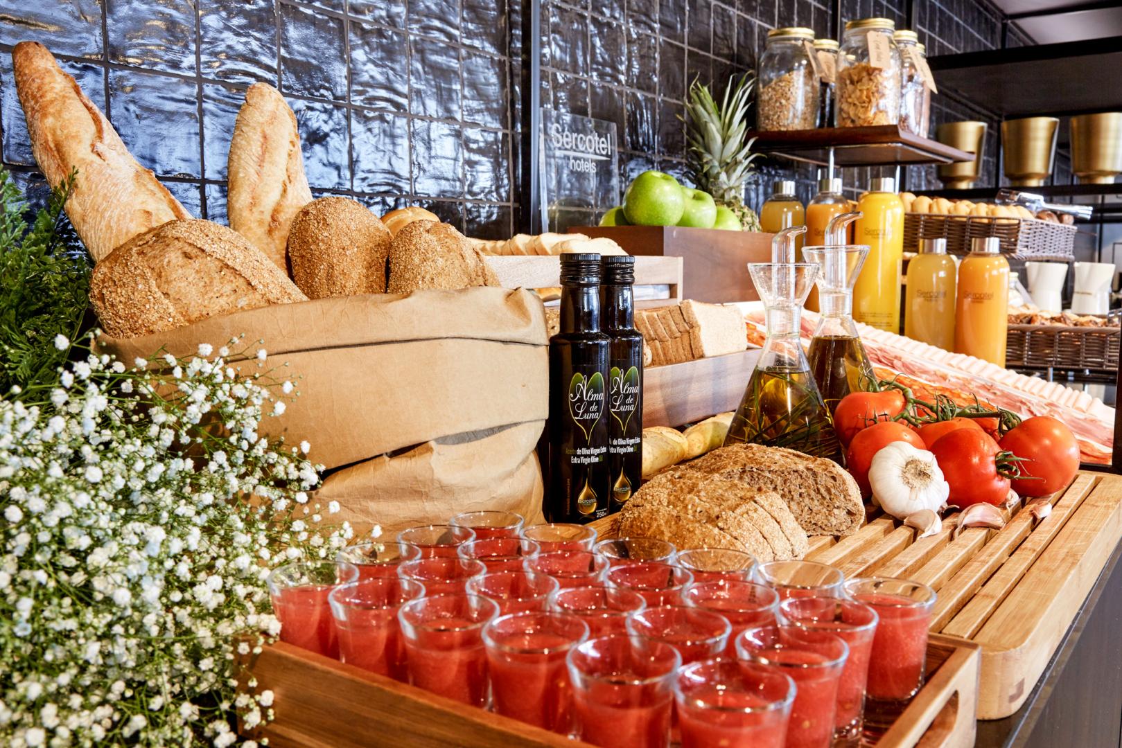 Bar met drankenselectie — Eurostars Málaga