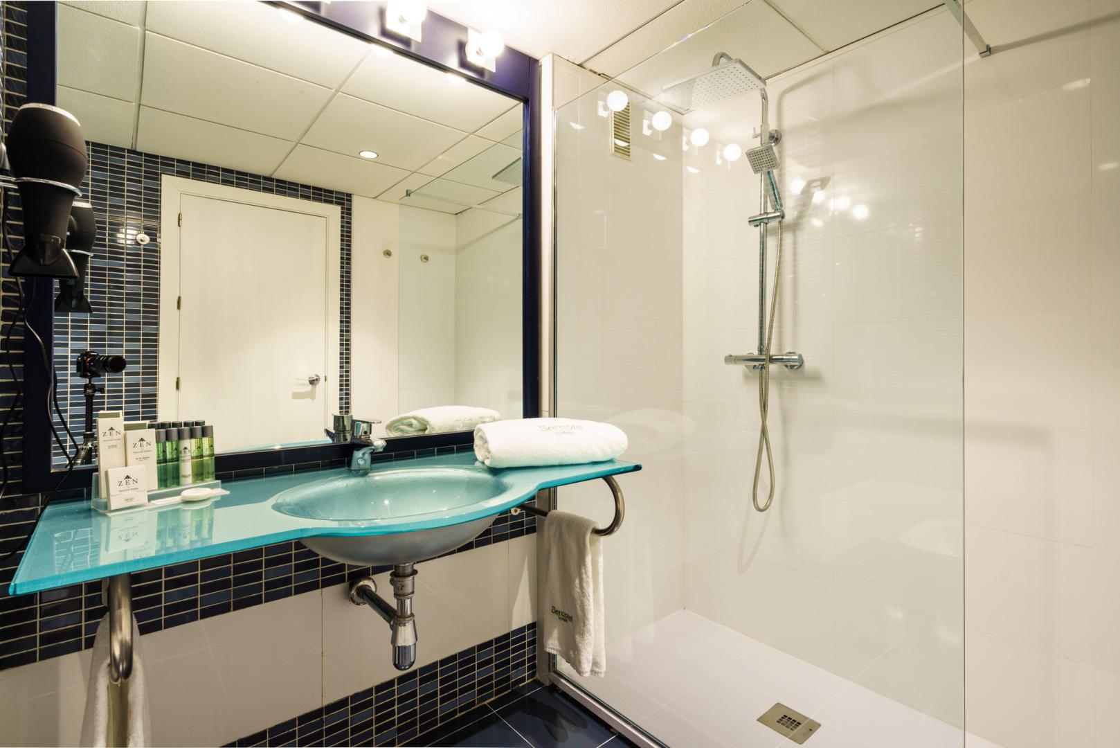 Badkamer met ligbad — Eurostars Málaga