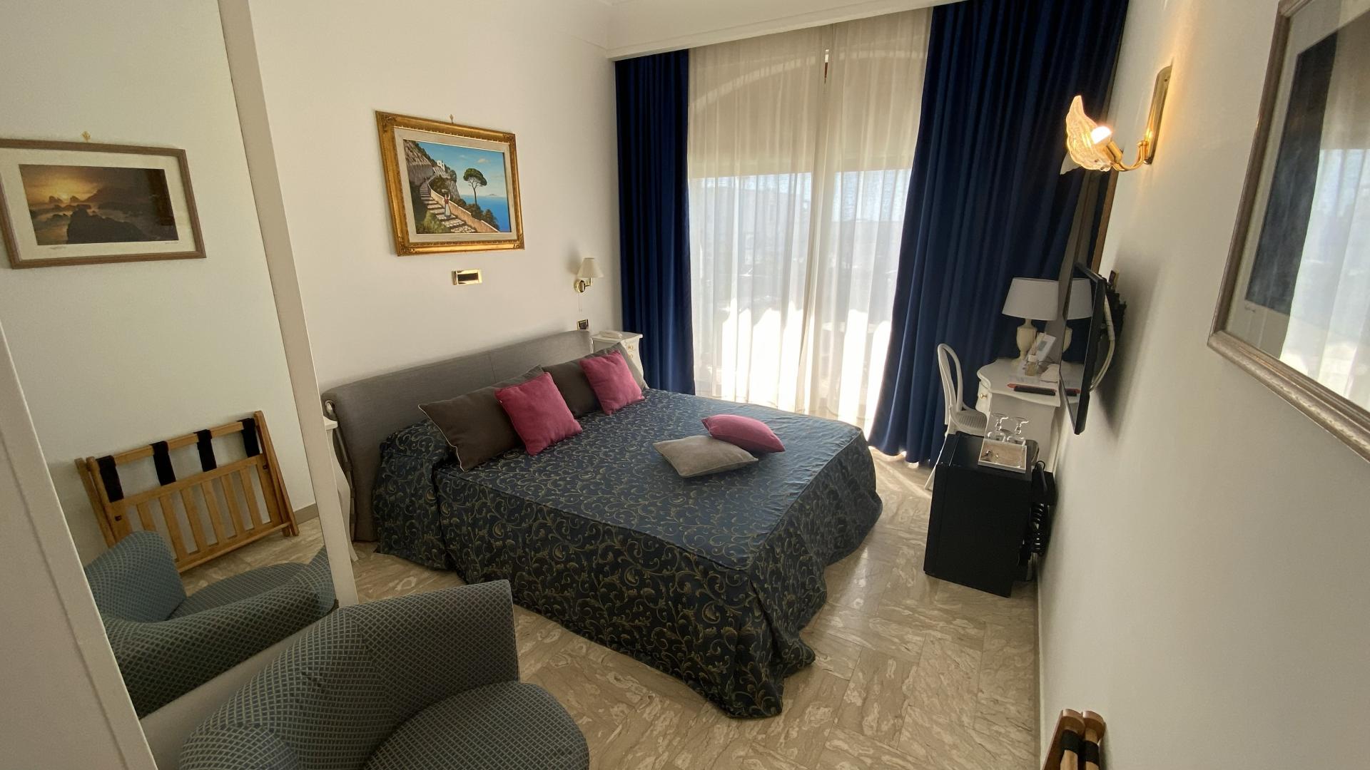 Capri Bougainville image 1