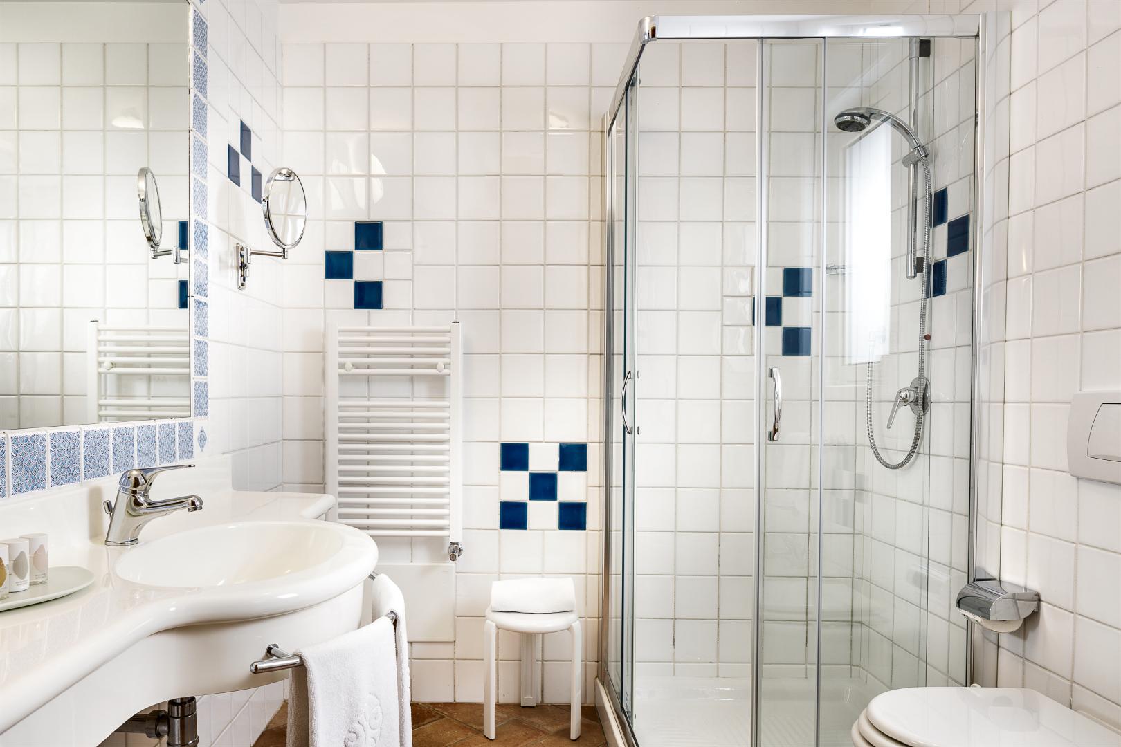 Badkamer met inloopdouche — Cruccuris Resort