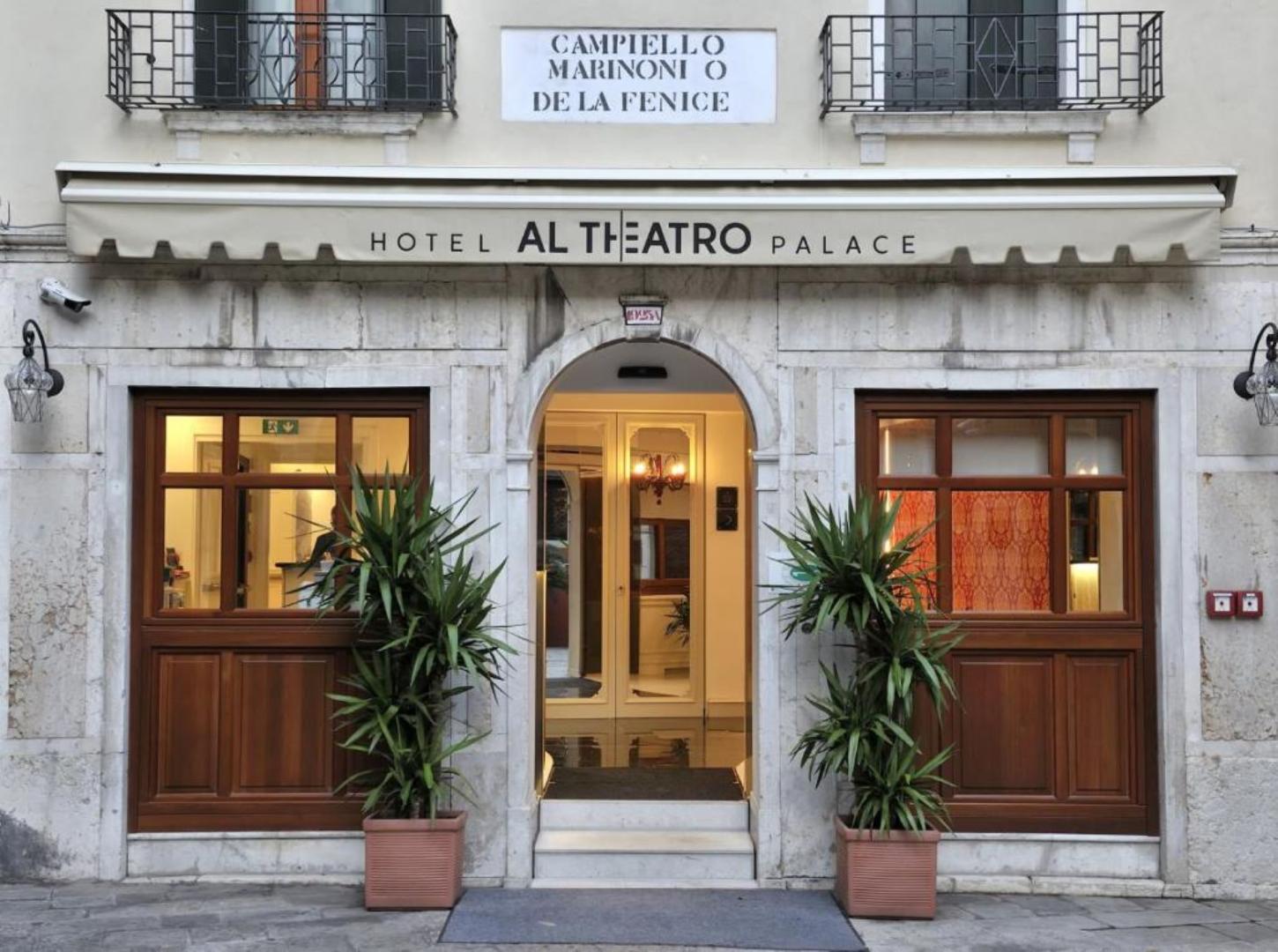 Al Theatro Palace foto 23