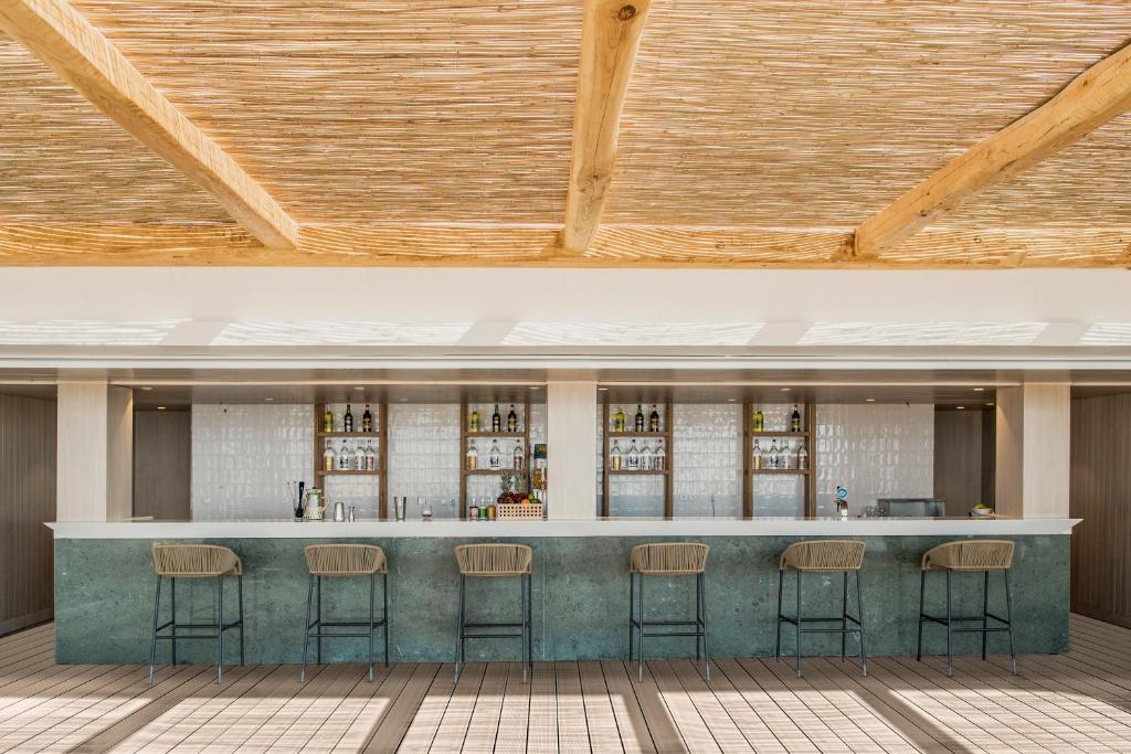 Mitsis Norida image 2