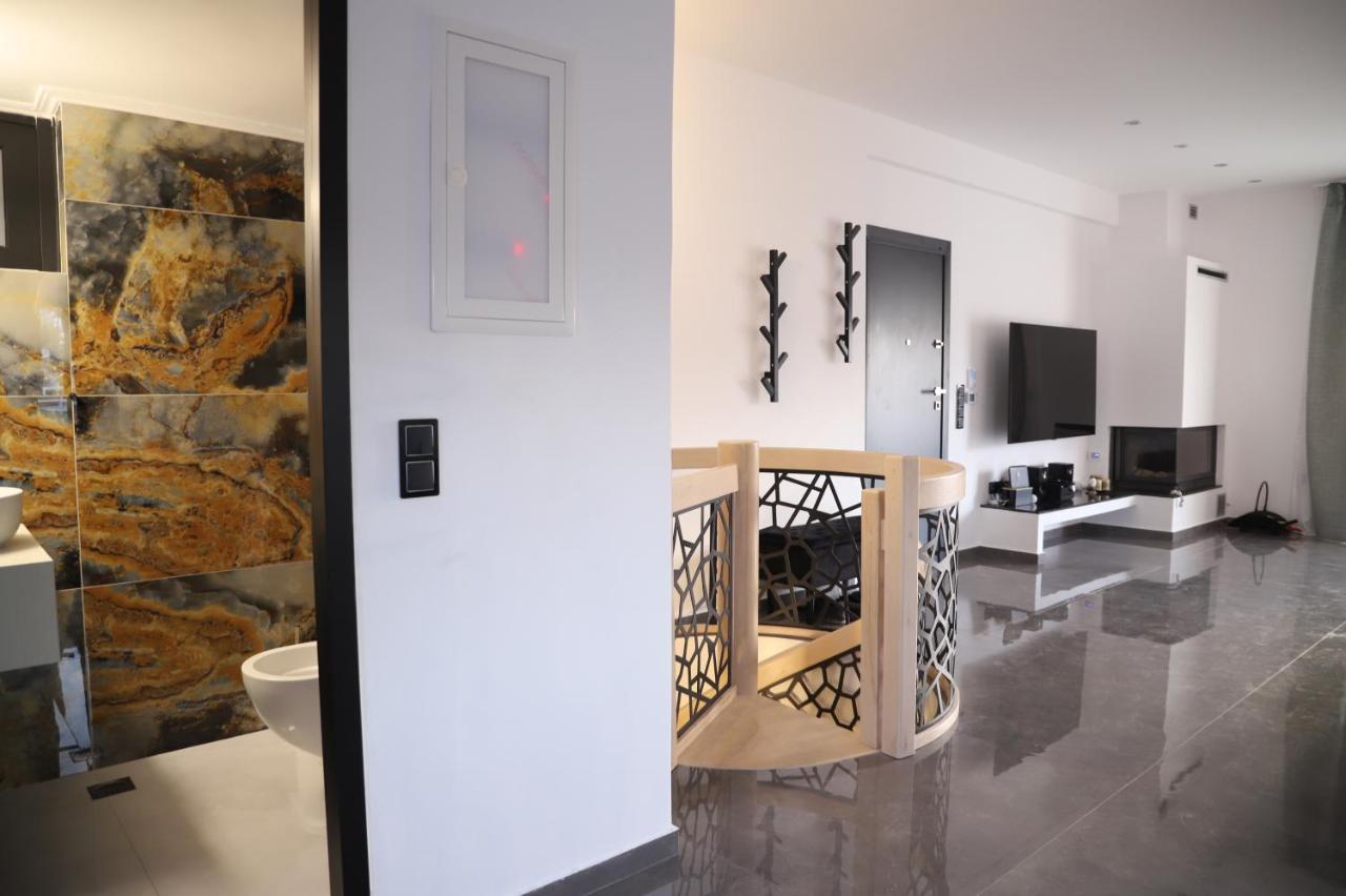een woonkamer met een trap in een gebouw bij Villa Achilleas by the sea in Anavissos