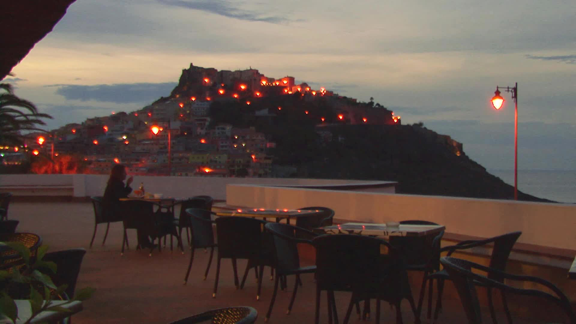 Zonsondergang vanaf het terras — Hotel Pedraladda