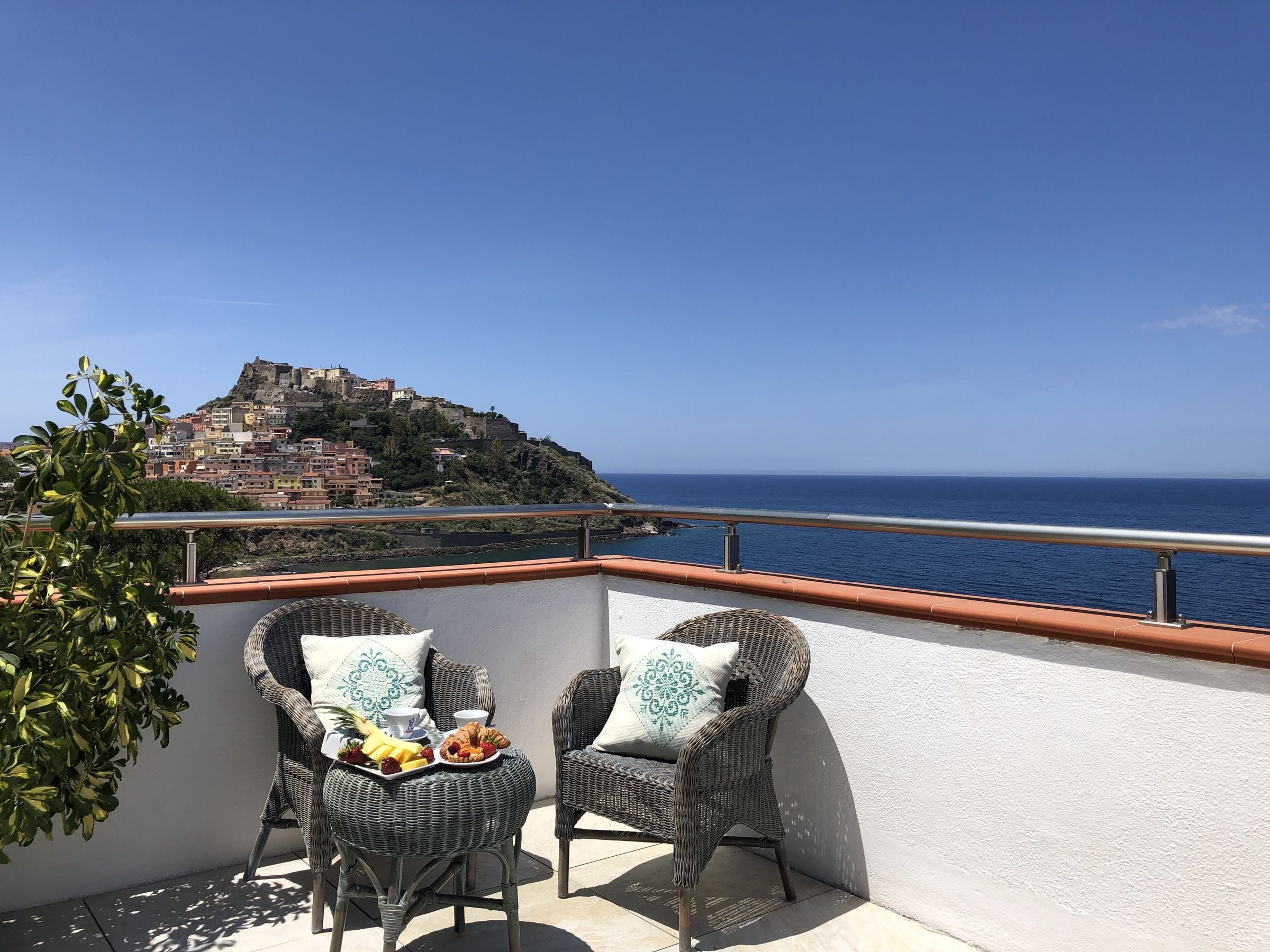 Zeezicht vanaf het balkon — Hotel Pedraladda