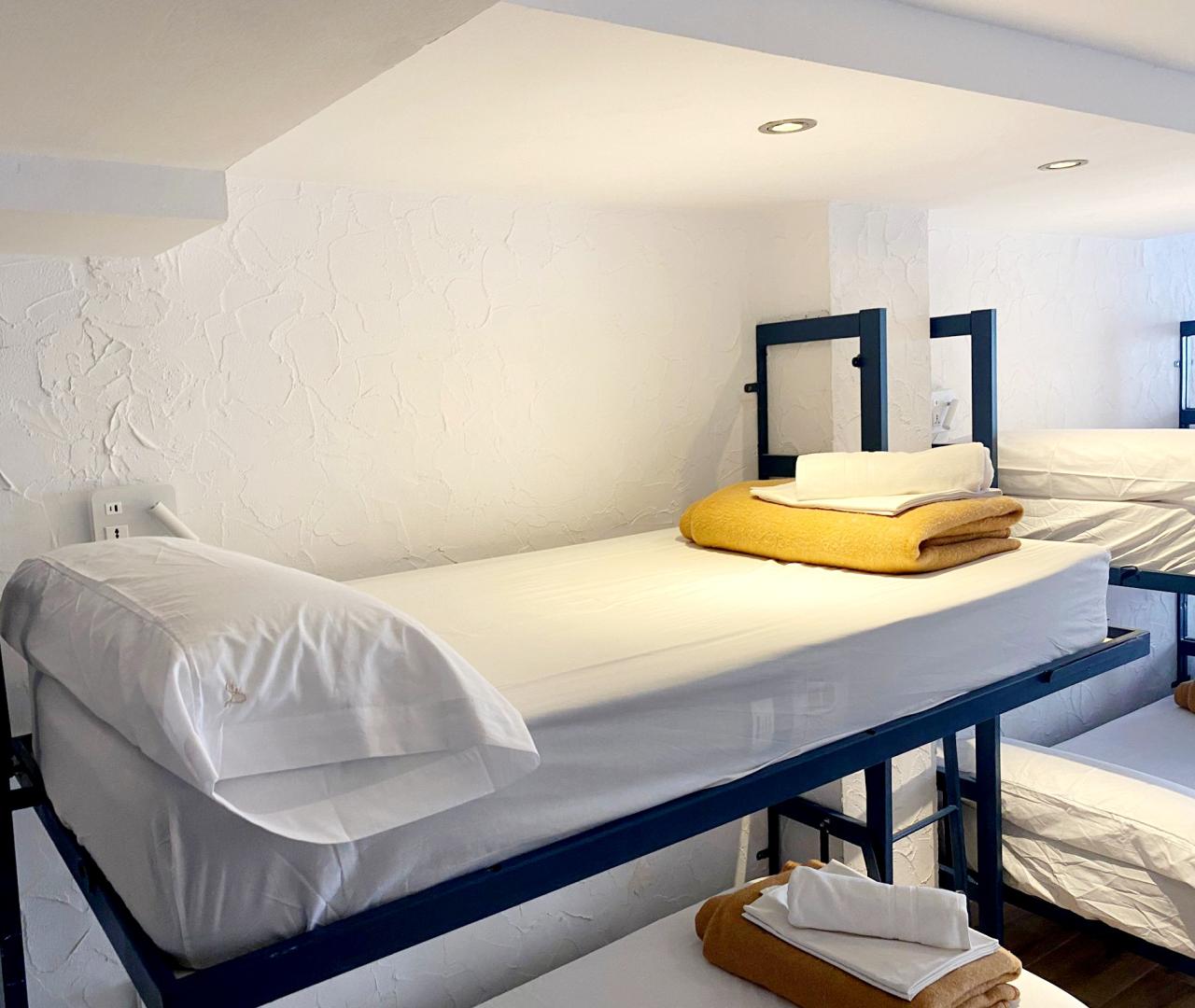 Kamer met twee aparte bedden — Singular Hostel By Eurotels