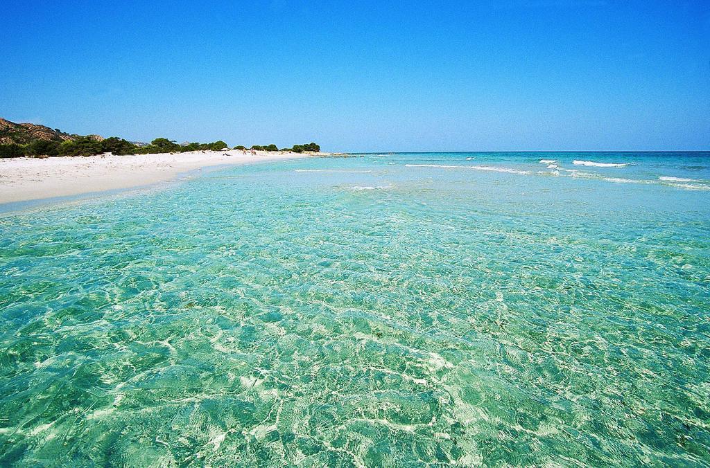 Wit zandstrand met turquoise water — Hotel Maria Rosaria