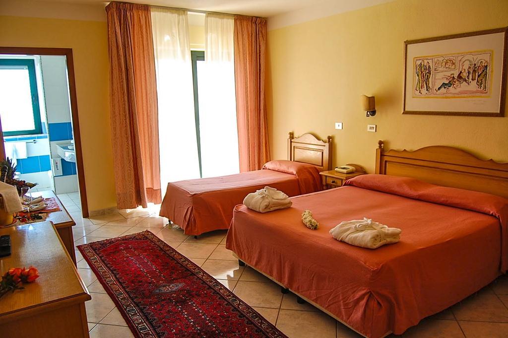 Suite met zithoek — Hotel Maria Rosaria
