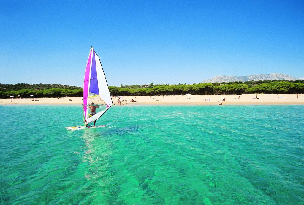 Wit zandstrand met turquoise water — Hotel Maria Rosaria