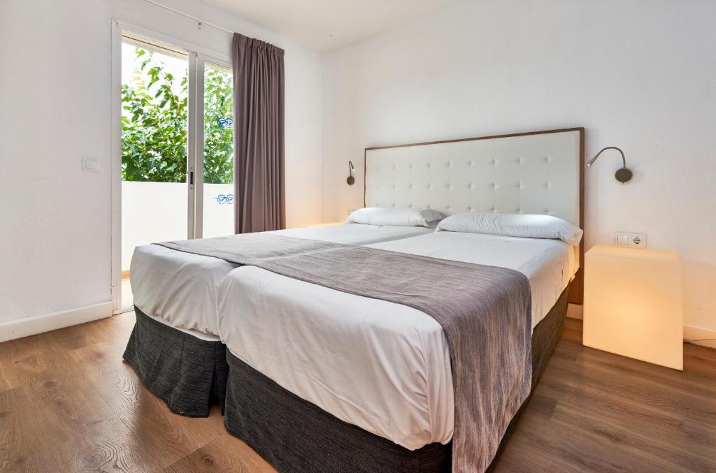 Globales los Delfines image 1