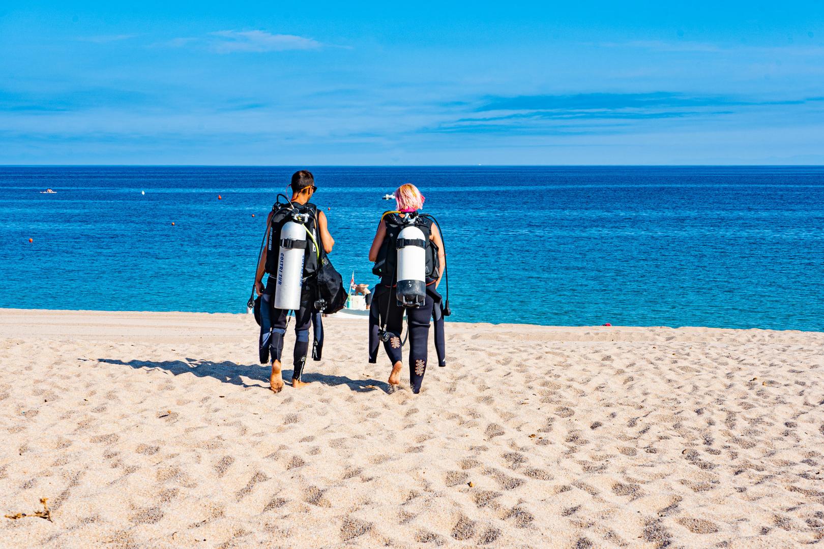 Privéstrand met parasols — Camping Village Baia Blu La Tortuga
