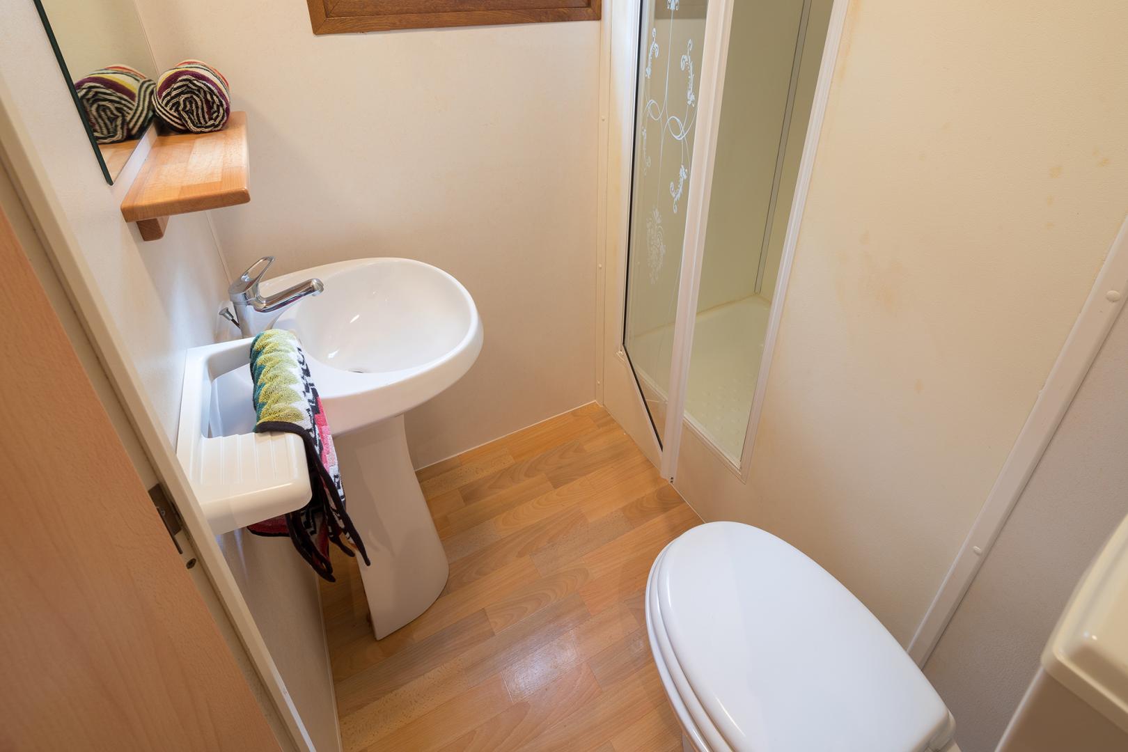 Badkamer met ligbad — Camping Village Baia Blu La Tortuga