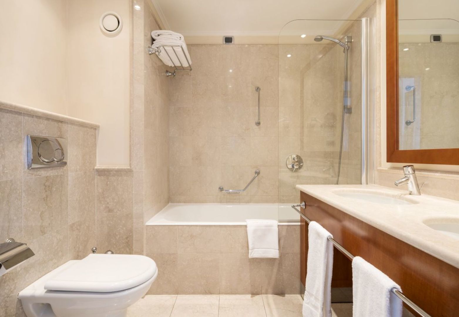 Hotel ILUNION Aqua 4 image 1