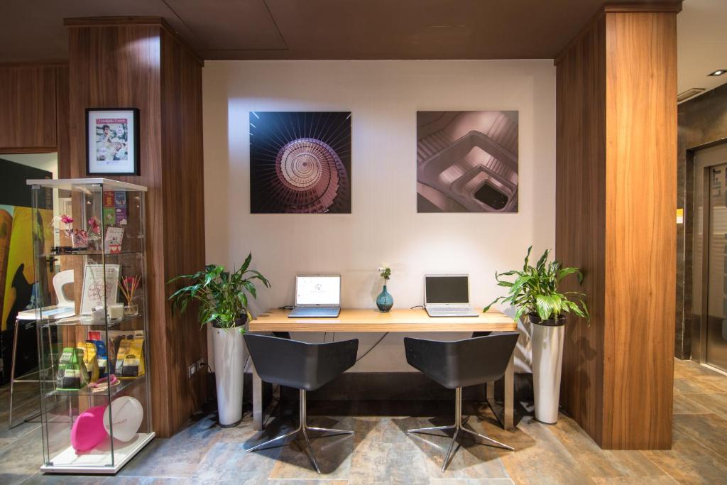 Petit Palace Tres Cruces foto 2