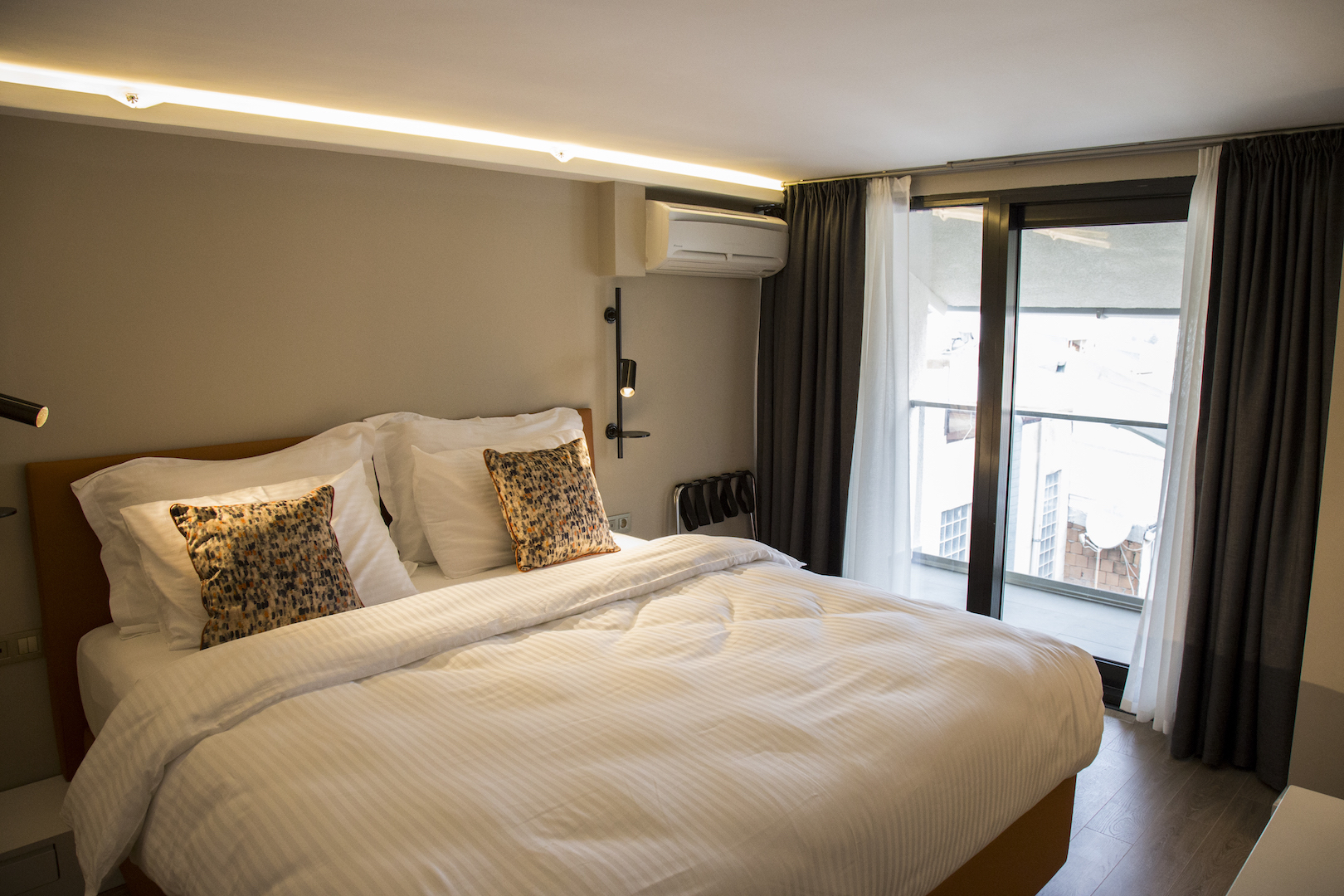 Sparkle Hotel image 3