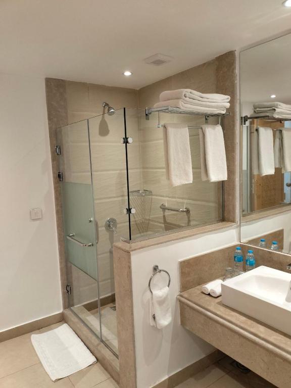 Tamra Beach Resort image 3