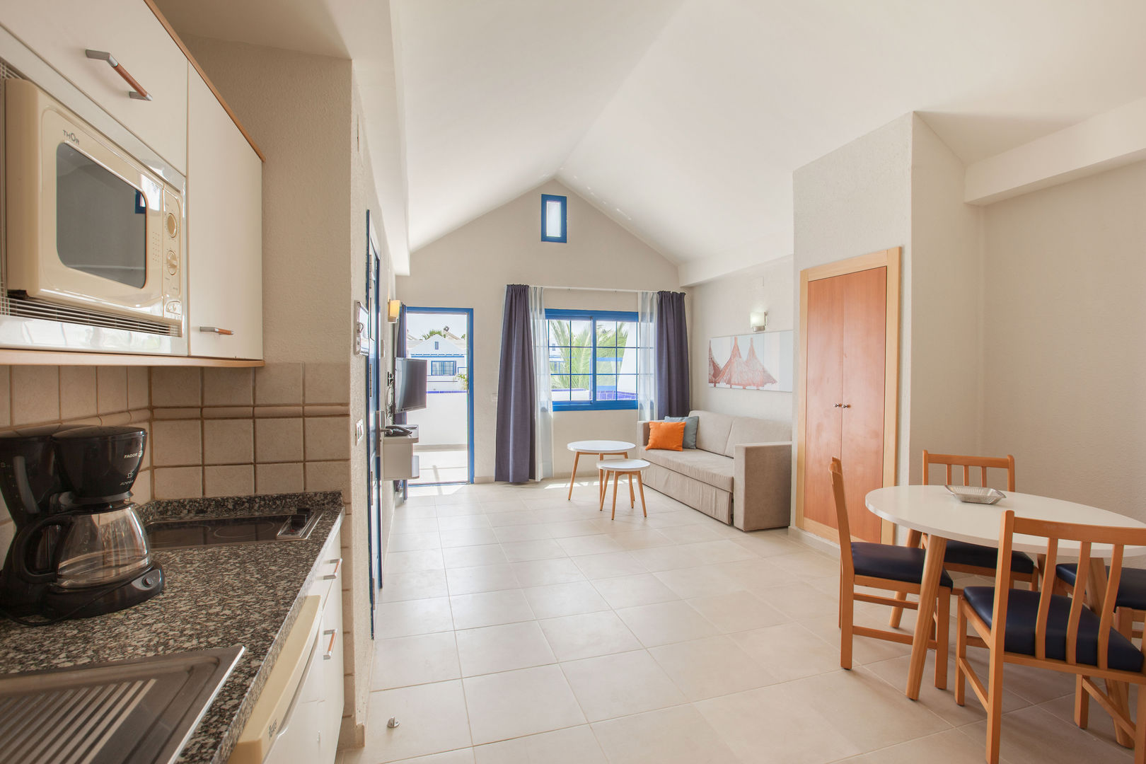 Apartamentos Cinco Plazas image 3