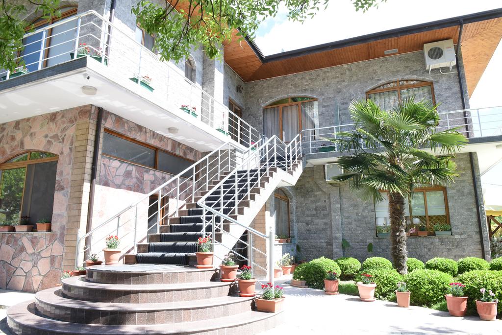 Mediterraans hotelgebouw — Buna Park Hotel