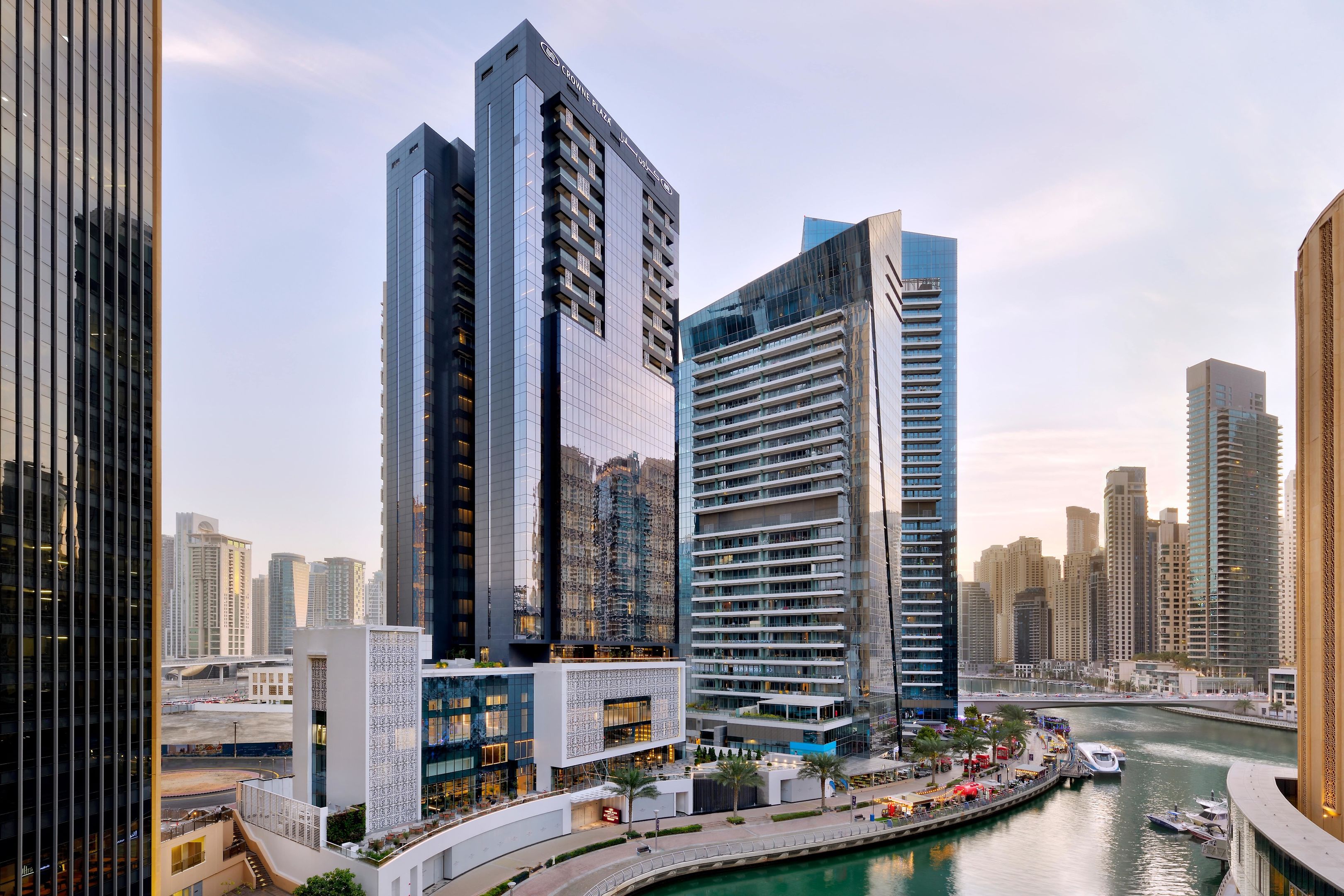 Crowne Plaza Dubai Marina image 2