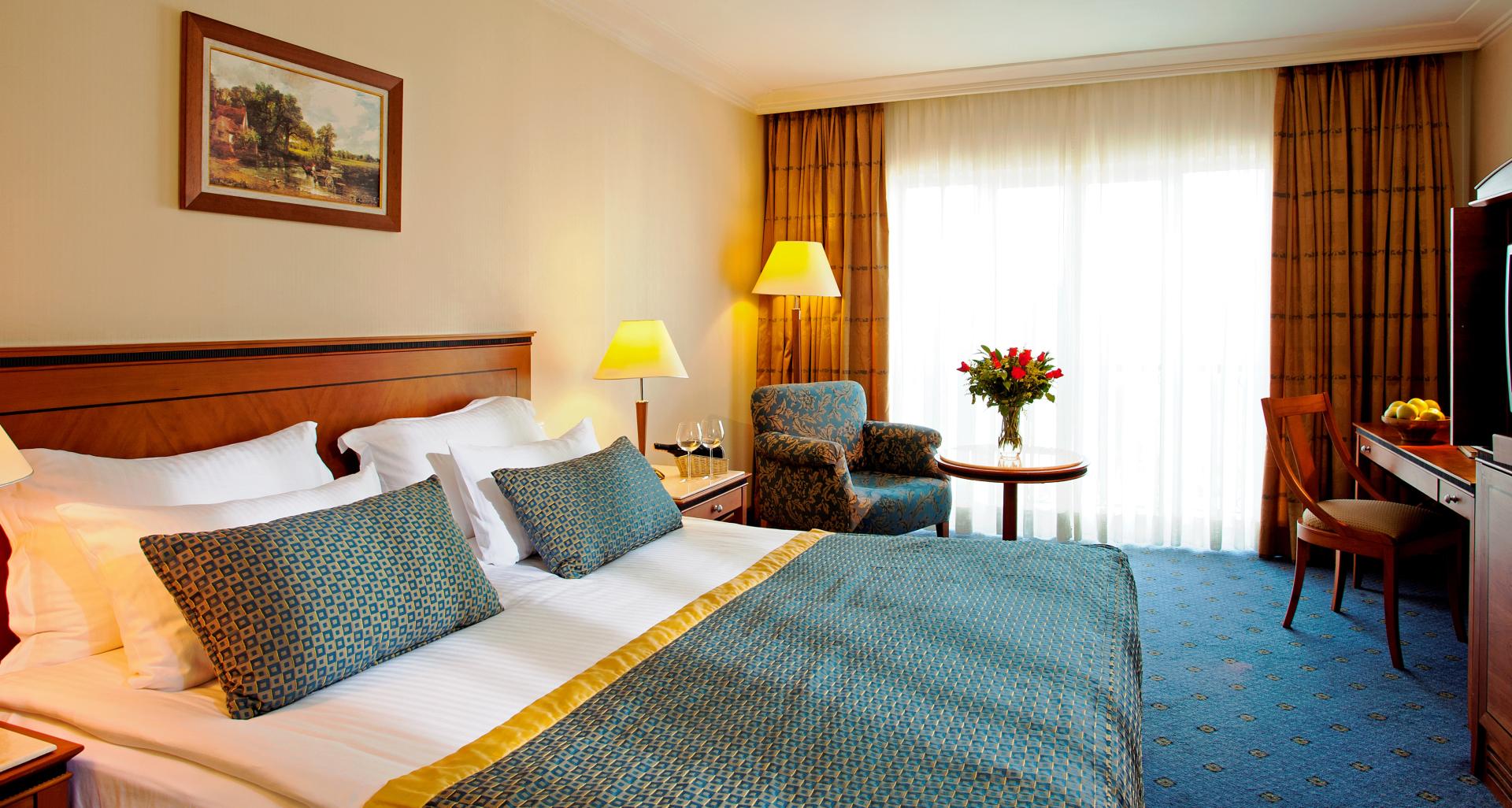 IC Hotels Airport image 1