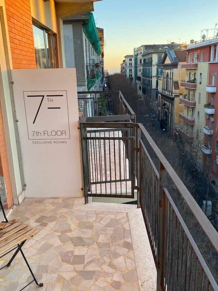 7th Floor Suite image 2