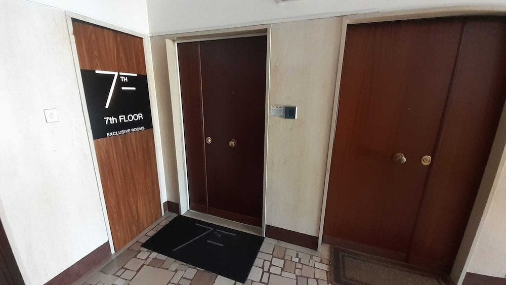 7th Floor Suite image 0