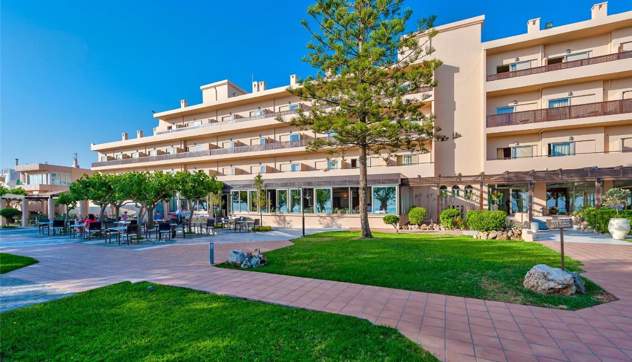 een groot gebouw met een park ervoor bij Giannoulis – Santa Marina Beach Hotel in Agia Marina Nea Kydonias