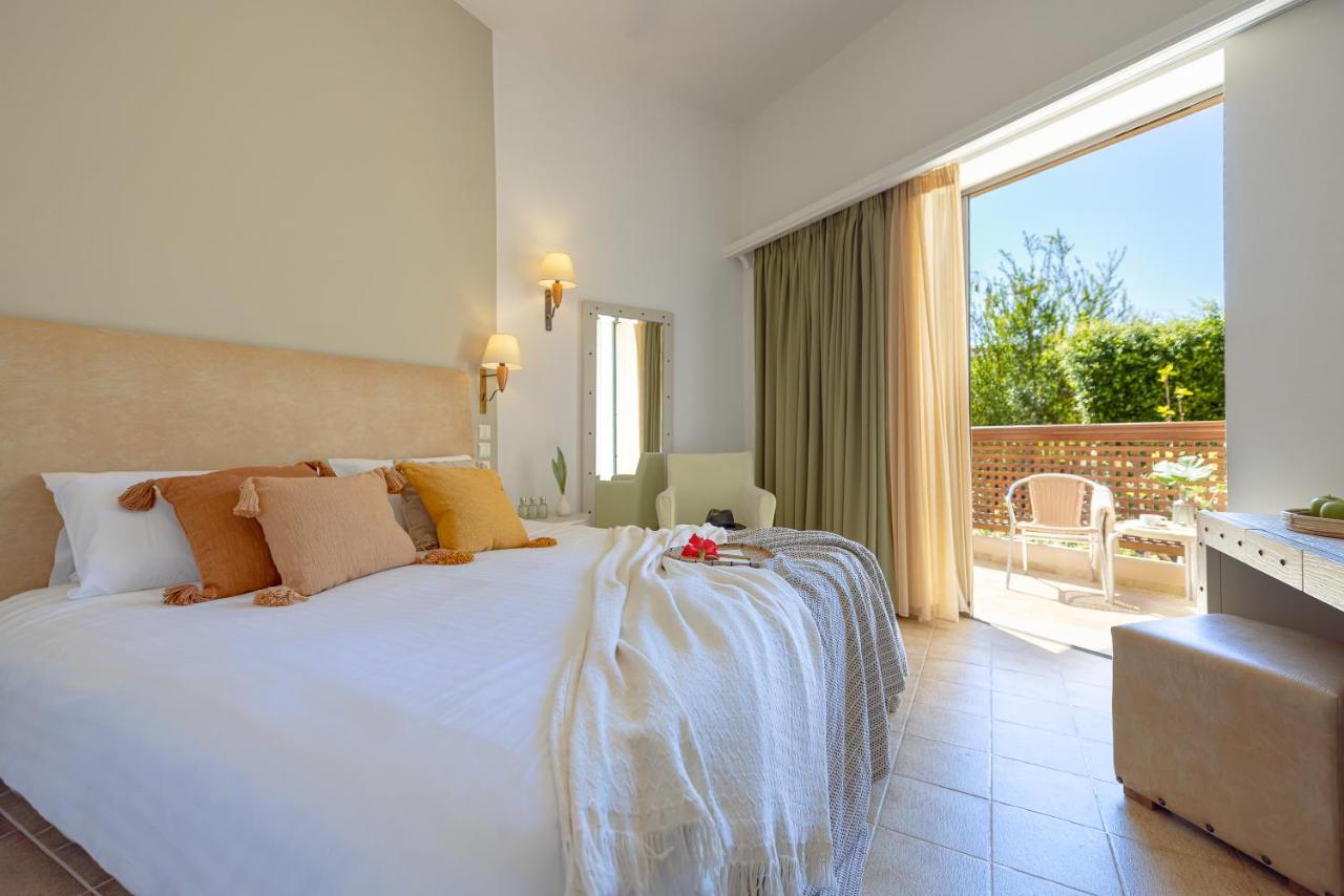 Santa Marina Beach Hotel in Agia Marina - foto 5