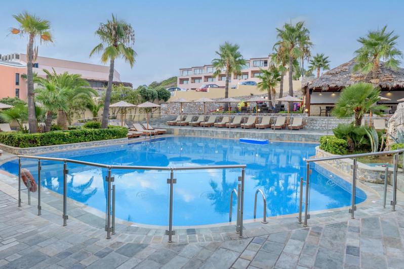 Theo Hotel in Agia Marina - foto 4