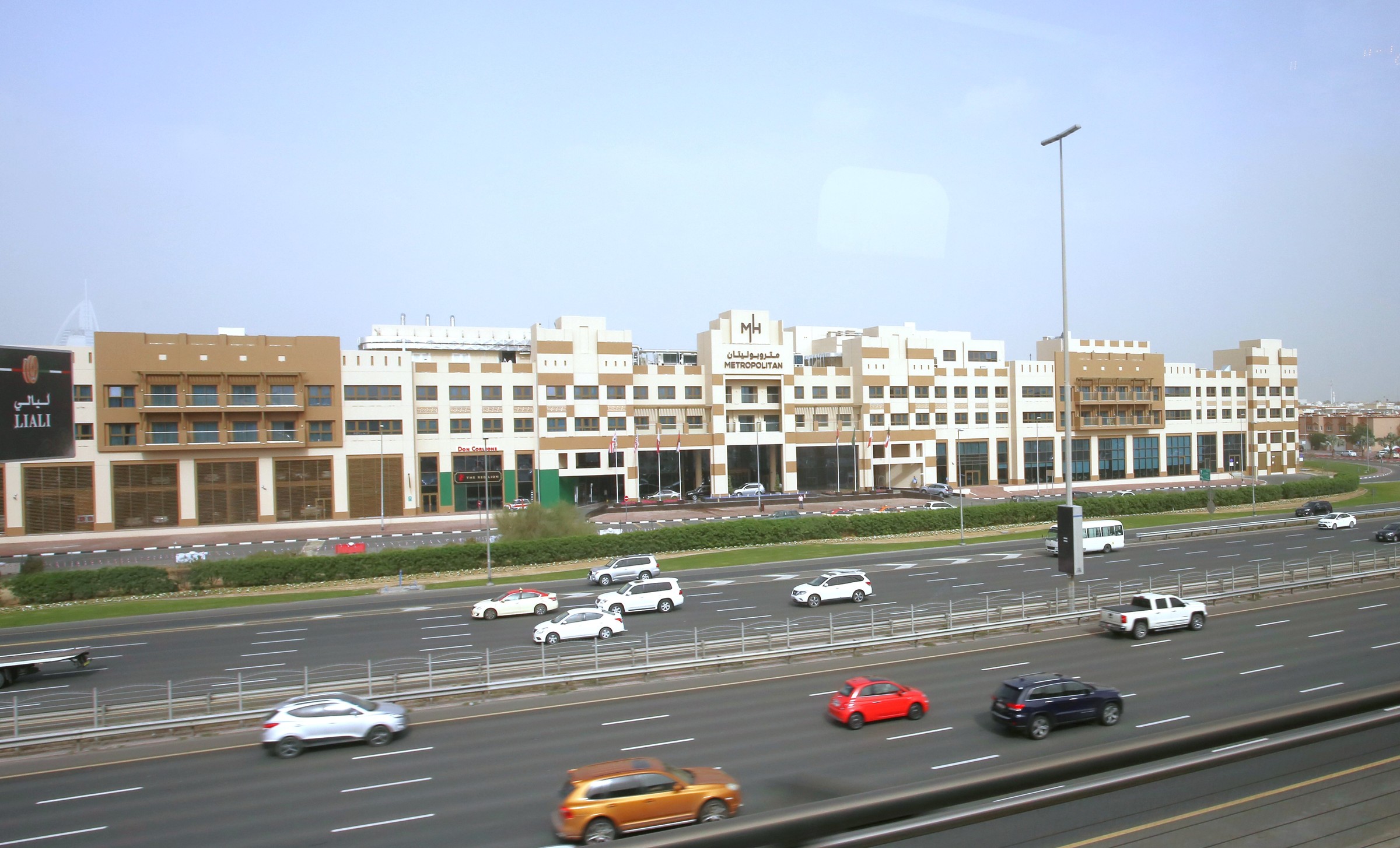Metropolitan Hotel Dubai image 2
