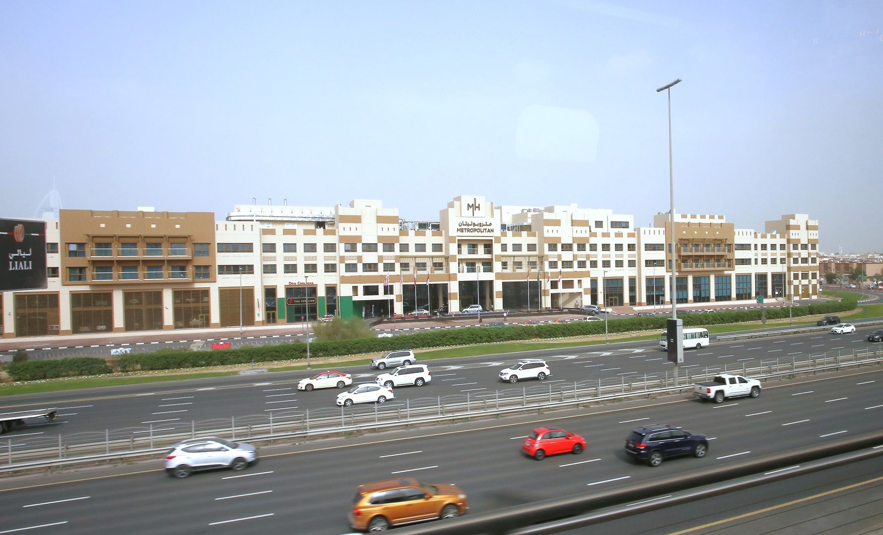 Metropolitan Hotel Dubai image 1
