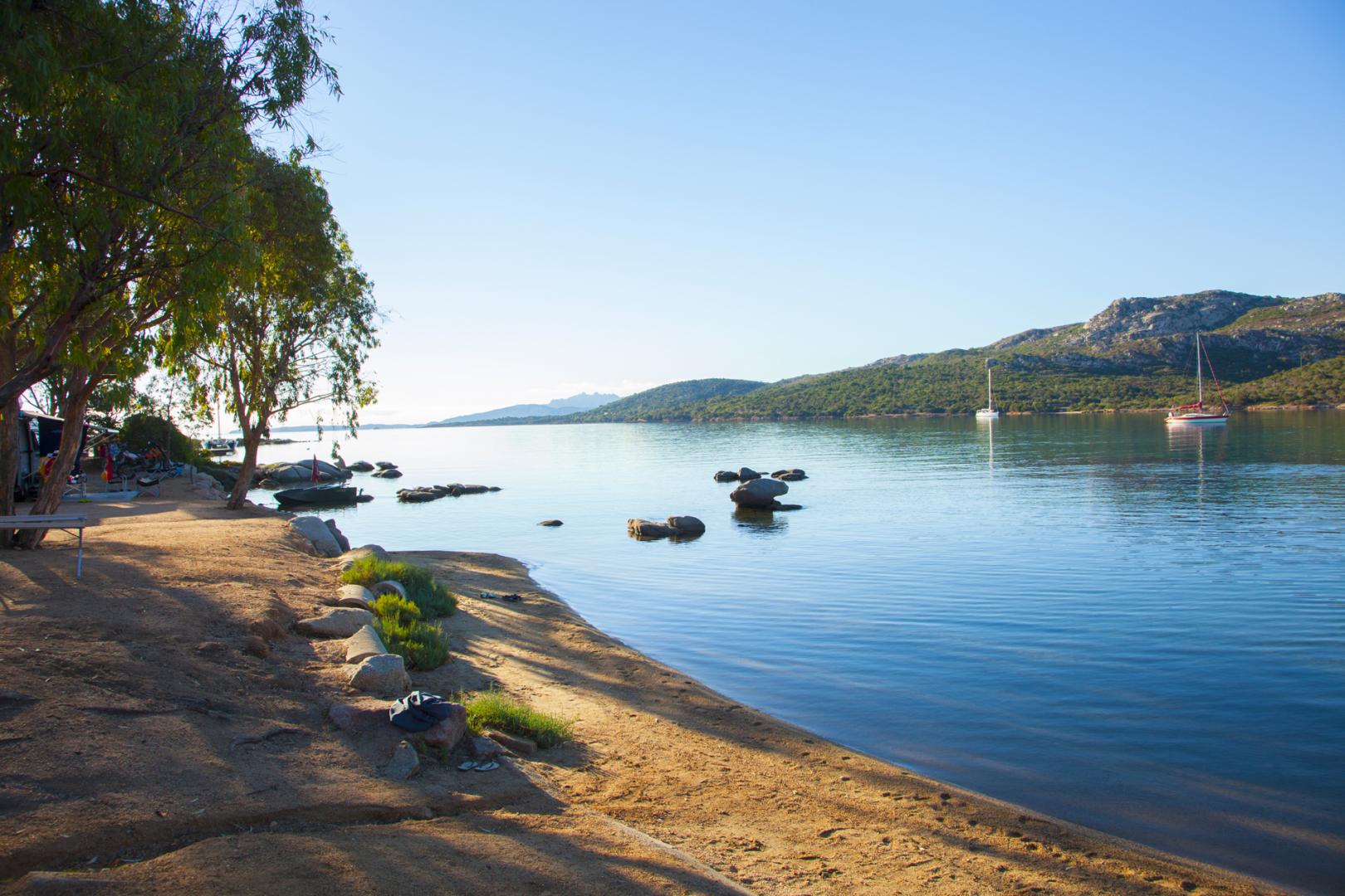 Rotsachtige kustlijn — Camping Village Capo D'Orso