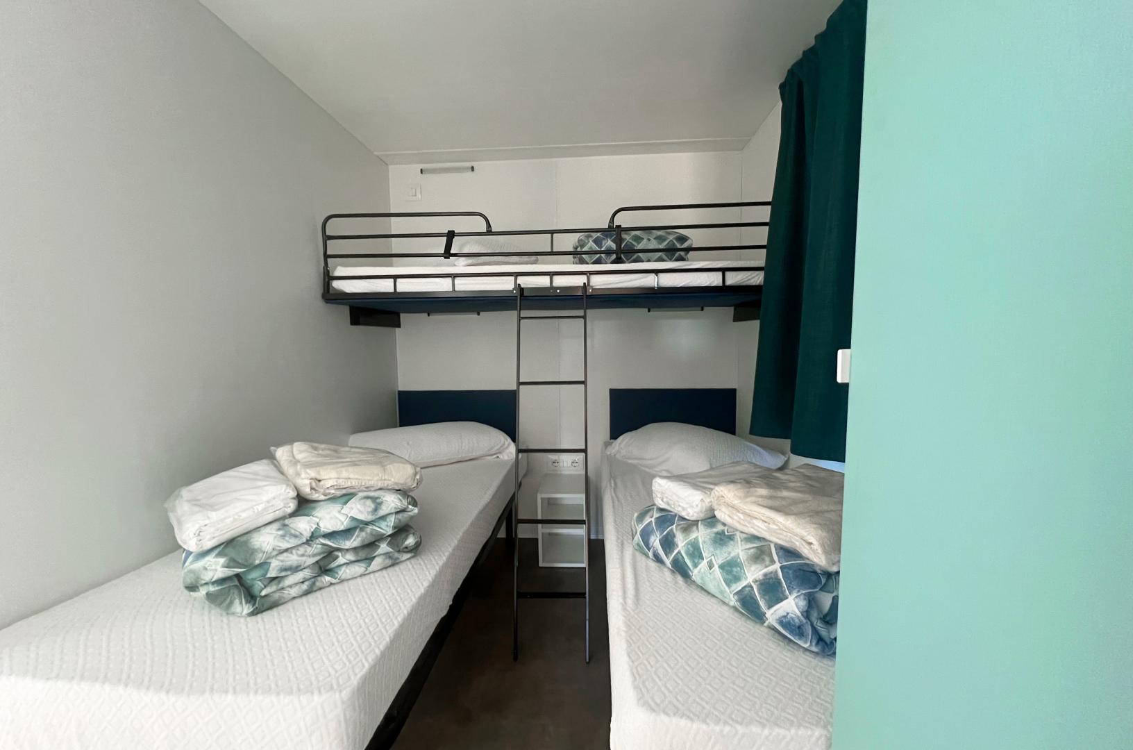 Kamer met twee aparte bedden — Camping Village Capo D'Orso
