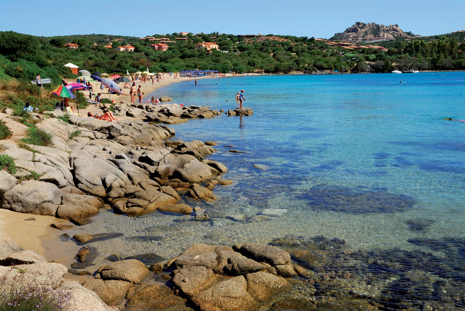 Wit zandstrand met turquoise water — Camping Village Capo D'Orso