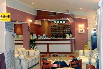 Planos Beach Hotel image 2