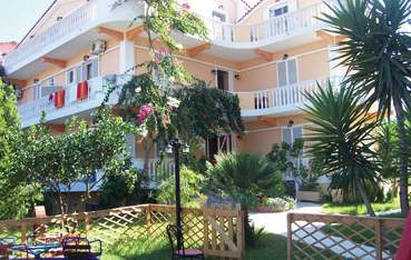 Planos Beach Hotel image 1