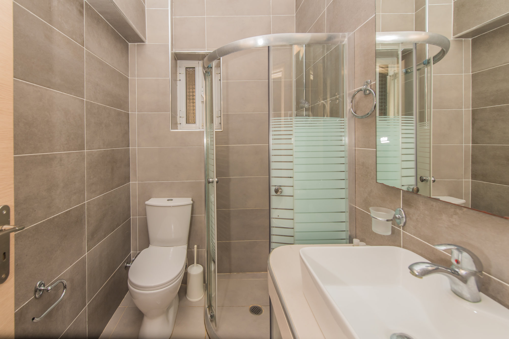 Planos Beach Hotel image 3