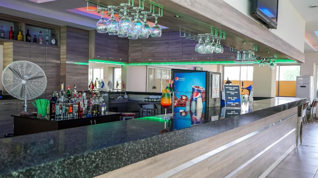 Catty Cats Garden Hotel image 2