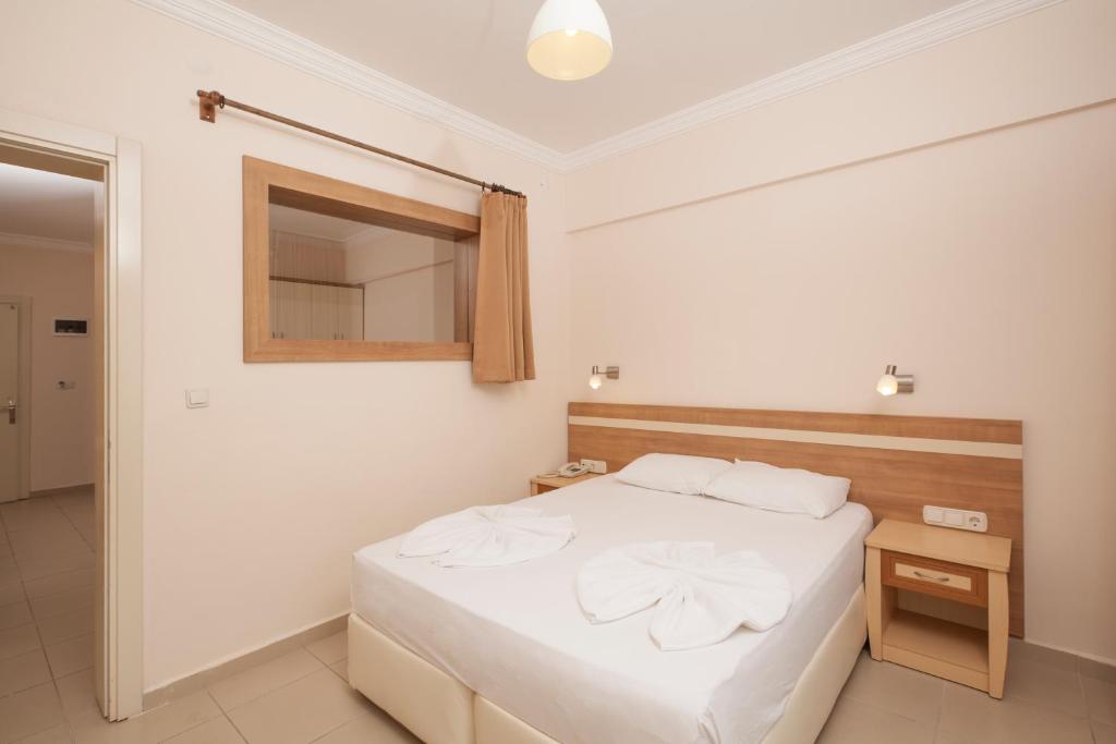 Catty Cats Garden Hotel image 1