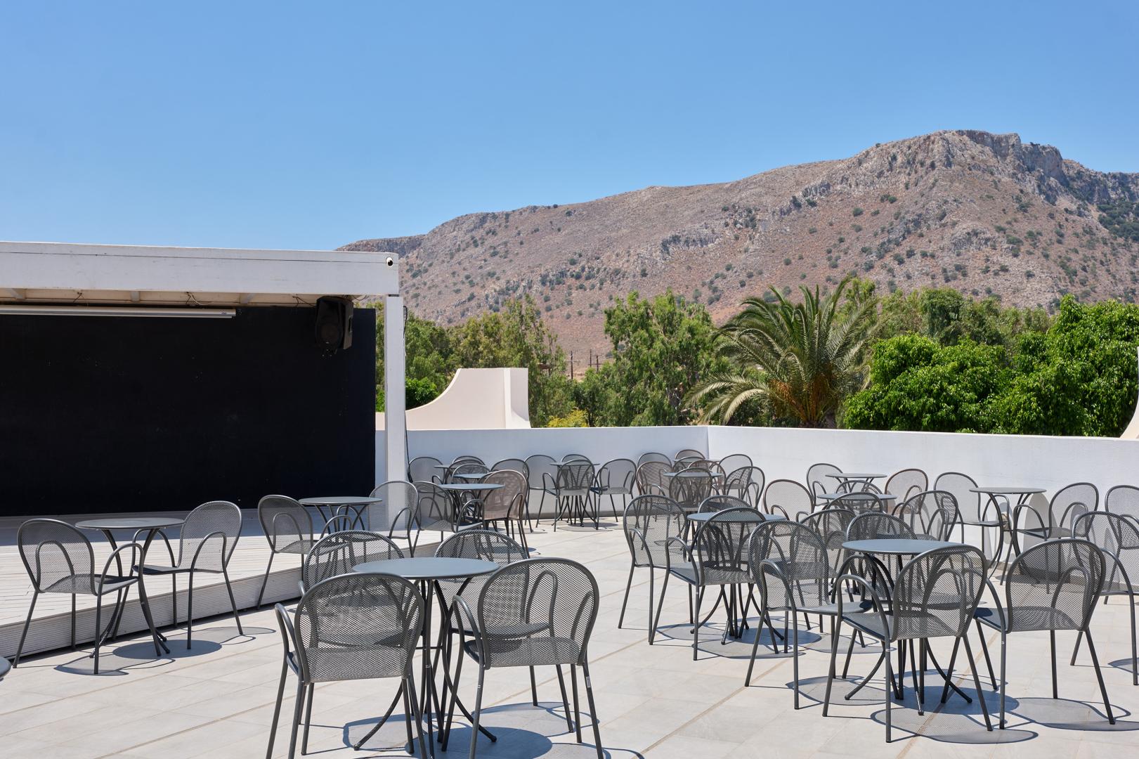 Restaurantterras buiten — Atlantica Akti Zeus Hotel