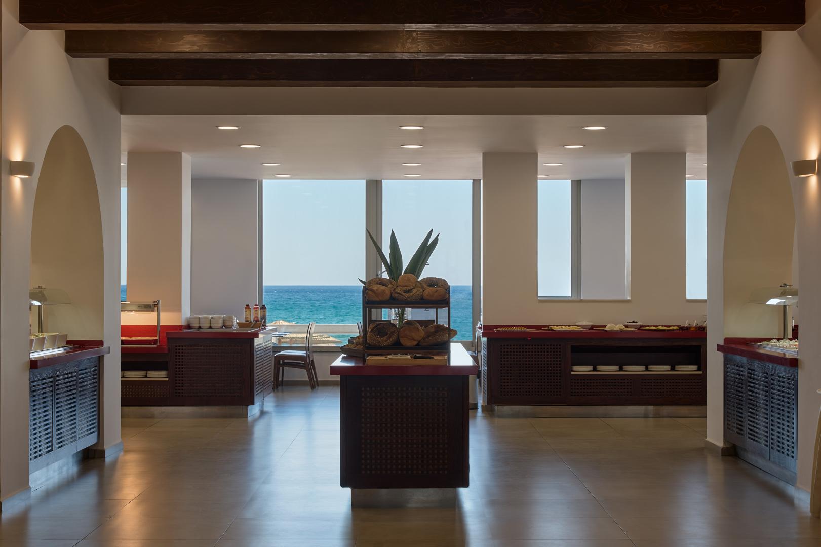 Relaxruimte met ligbedden — Atlantica Akti Zeus Hotel