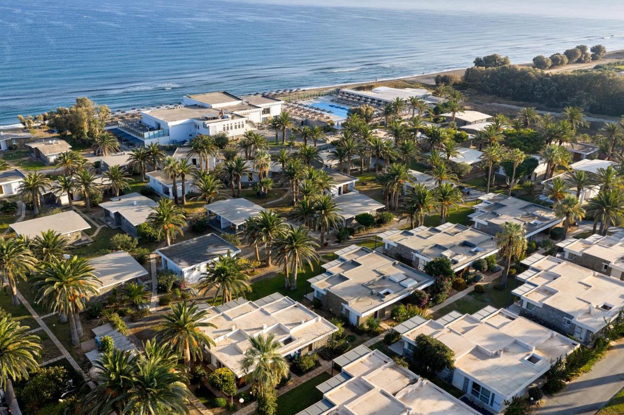 een luchtfoto van een resort aan het water bij Civitel Creta Beach in Amoudara Herakliou
